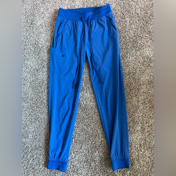 Scrubjoy royal blue scrub set (1 scrub pant, 2 shirts) - Picture 4 of 8